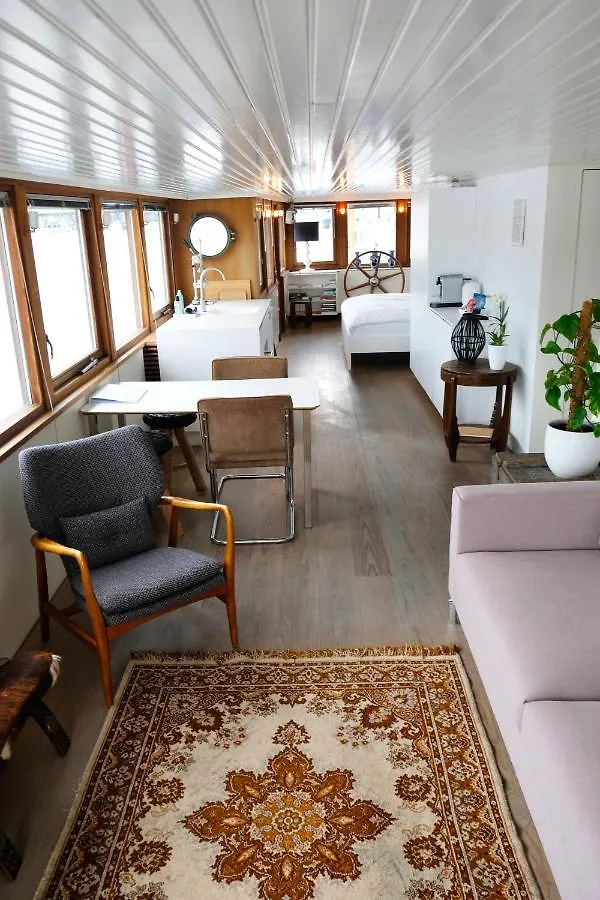 ホテル Stunning Boat With A View アムステルダム オランダ